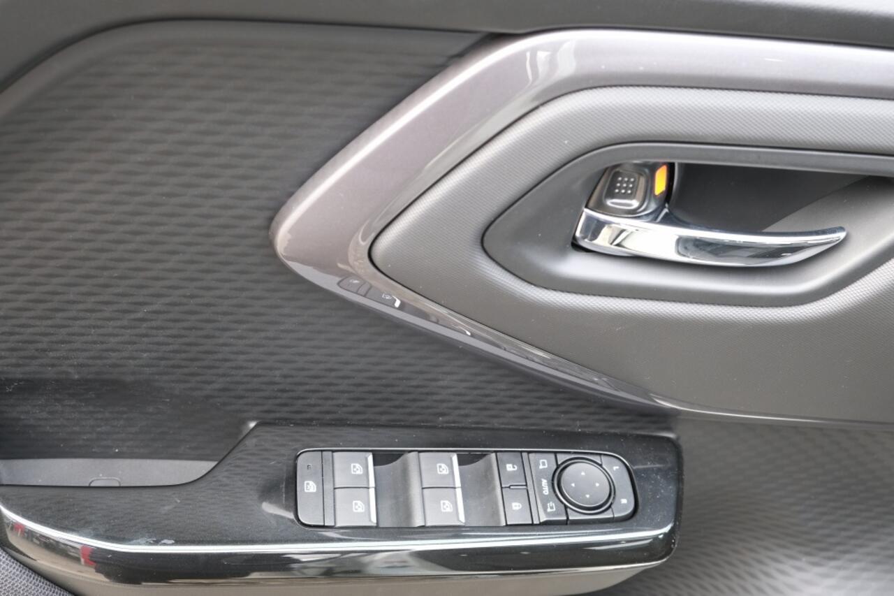 Toyota URBAN CRUISER 61,1 kwh Executive Automaat | Actieradius (WLTP): 395 km | JBL P