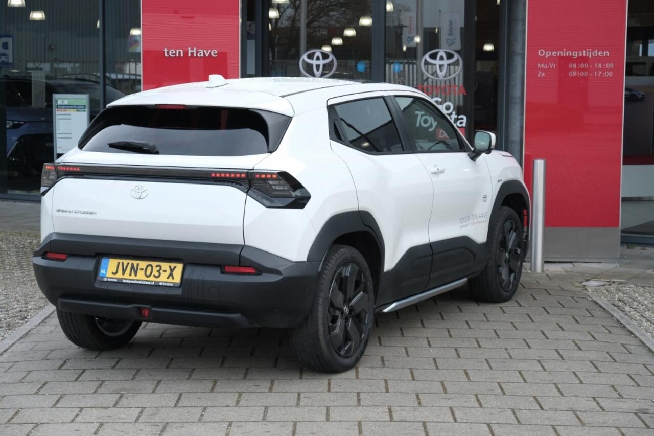 Toyota URBAN CRUISER 61,1 kwh Executive Automaat | Actieradius (WLTP): 395 km | JBL P