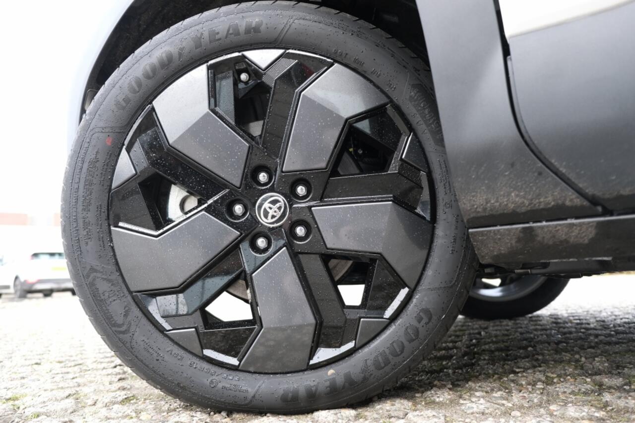 Toyota URBAN CRUISER 61,1 kwh Executive Automaat | Actieradius (WLTP): 395 km | JBL P