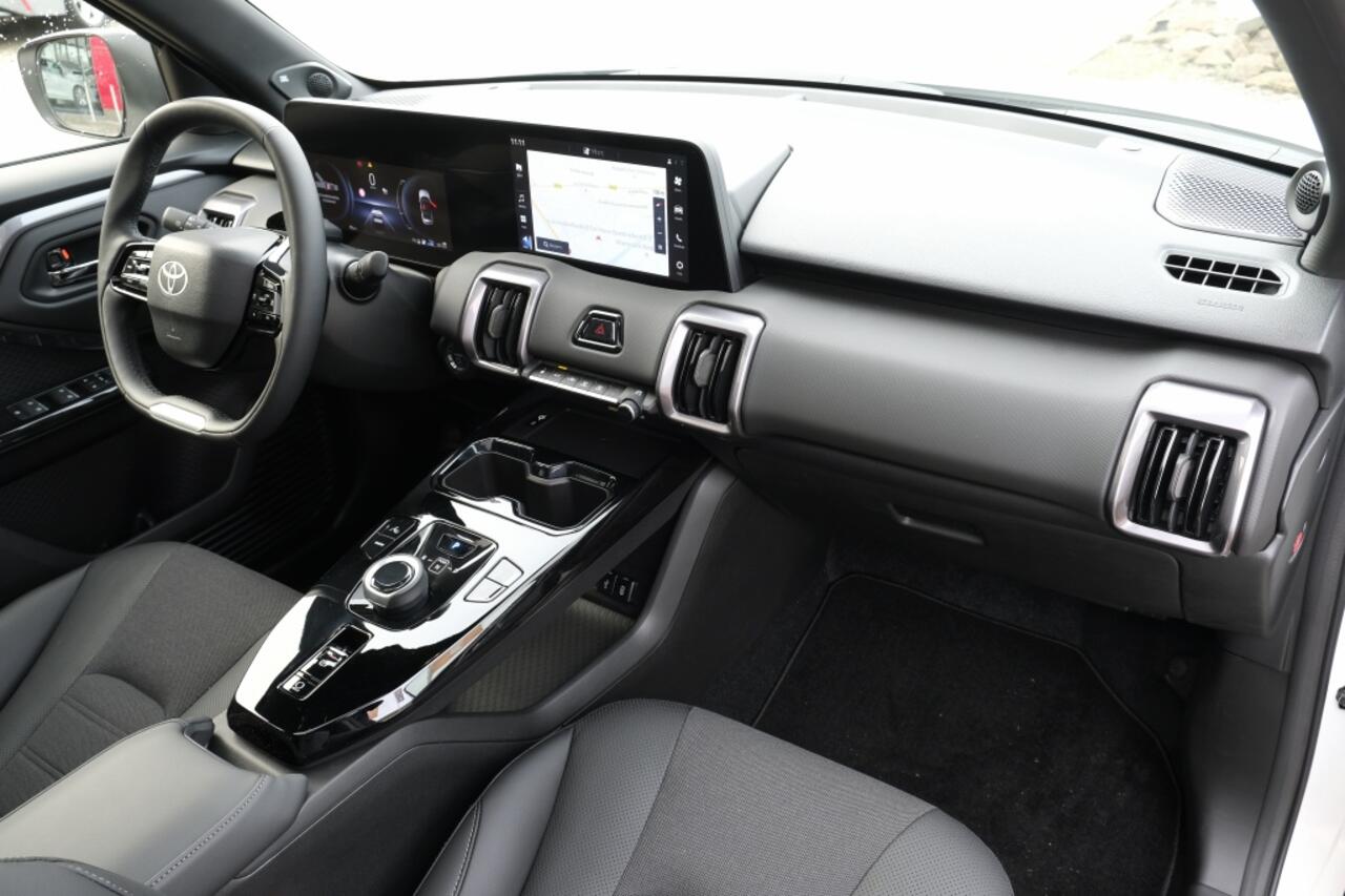 Toyota URBAN CRUISER 61,1 kwh Executive Automaat | Actieradius (WLTP): 395 km | JBL P