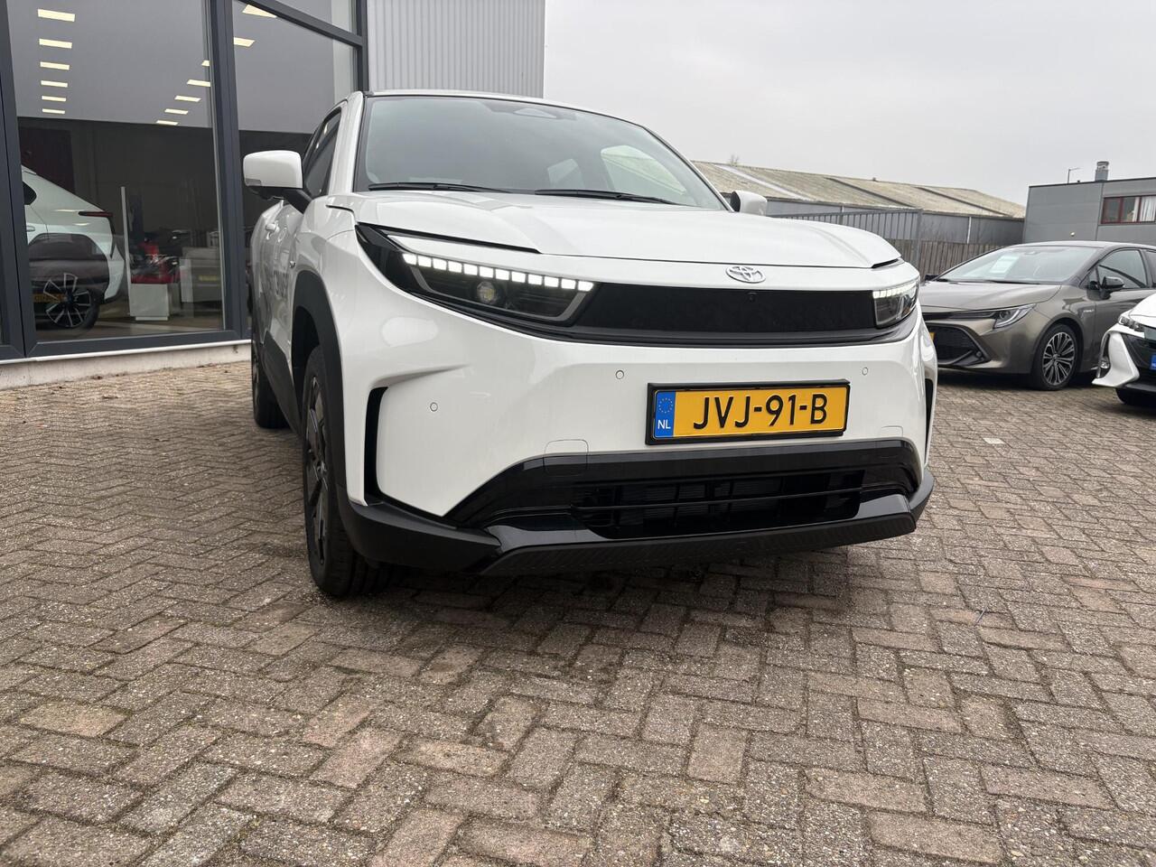 Toyota URBAN CRUISER Executive 61 kWh JBL Premium Sound | Panoramadak | 360 camera
