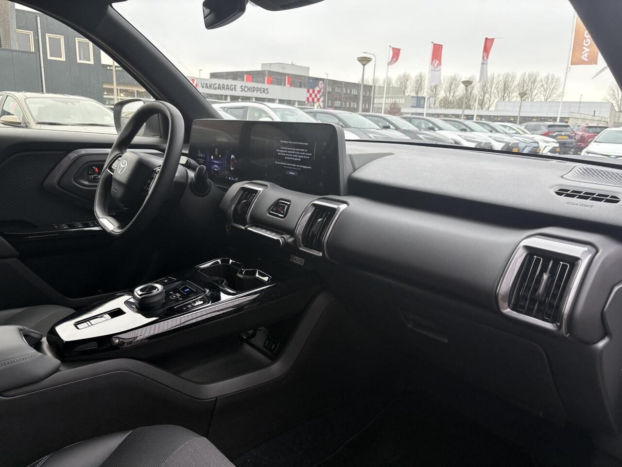 Toyota URBAN CRUISER Executive 61 kWh JBL Premium Sound | Panoramadak | 360 camera