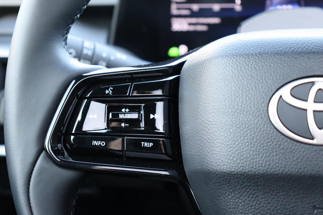 Toyota URBAN CRUISER Executive 61 kWh, JBL, 360 Camera, Adaptieve cruise control, Apple Carplay / Android Auto.