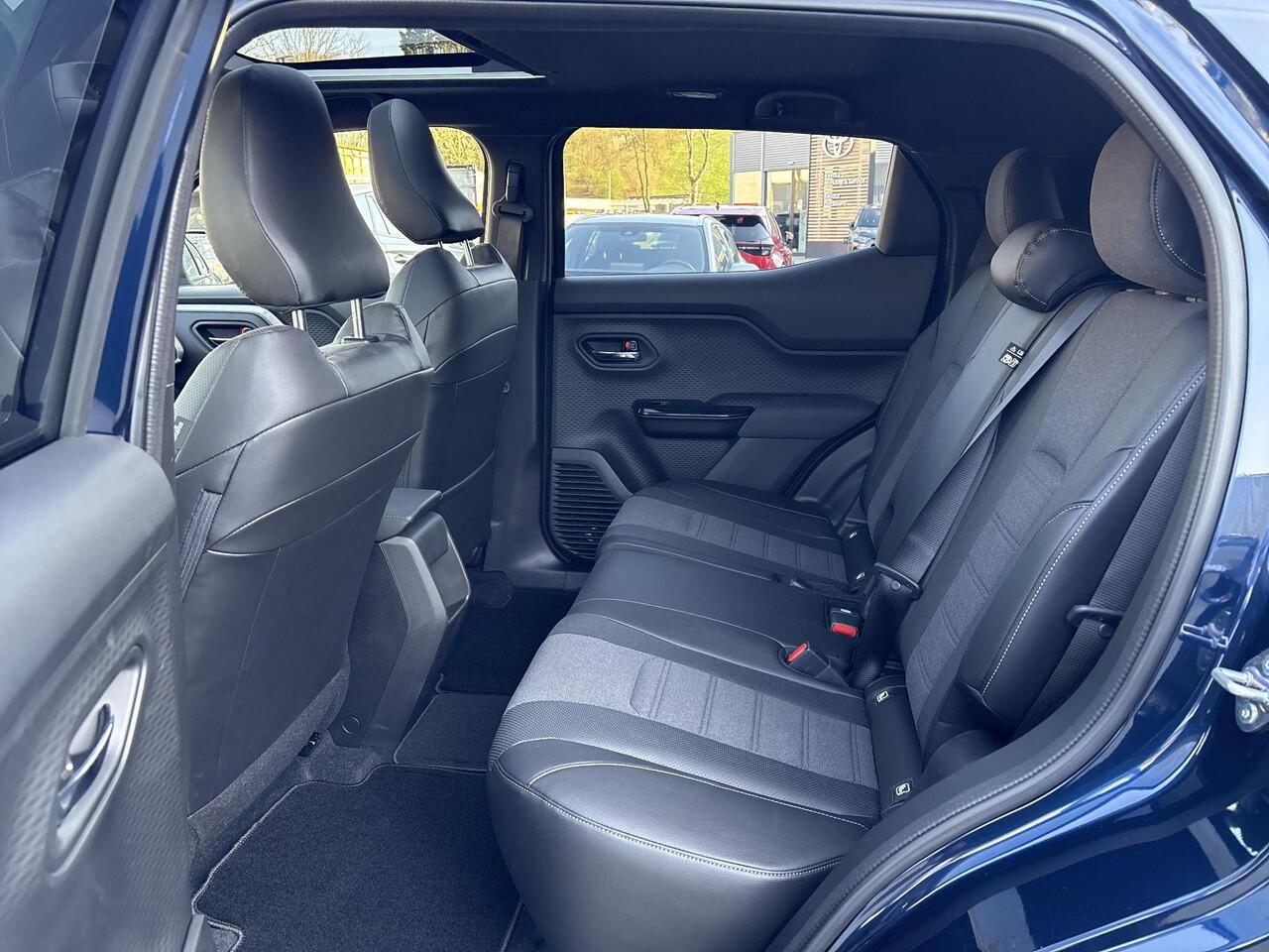 Toyota URBAN CRUISER Executive 61 kWh **CELESTIAL BLUE/ NIEUWE AUTO**