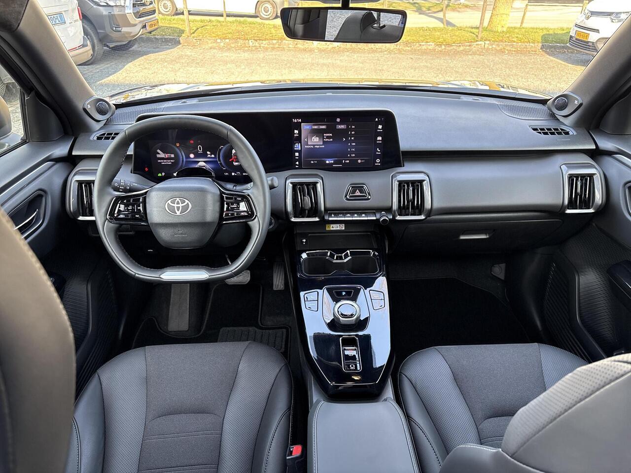 Toyota URBAN CRUISER Executive 61 kWh **CELESTIAL BLUE/ NIEUWE AUTO**