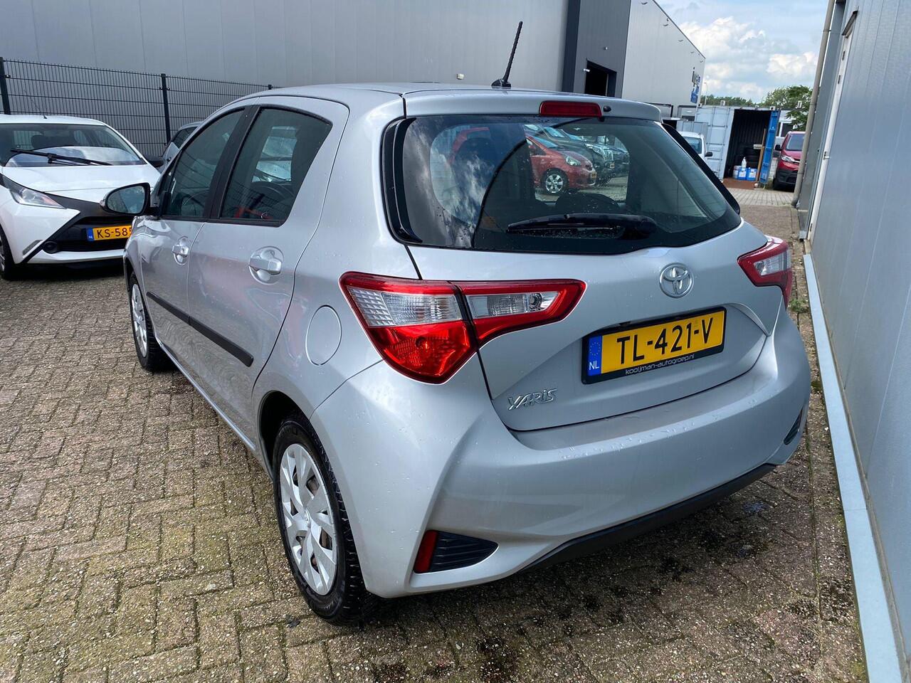 Toyota YARIS 1.5 VVT-i Active | 2e Eigenaar | Nieuw geleverd | Dealer onderhouden | Cruise control | Achteruitrij camera | Buitenspiegels verstel- en verwarmbaar | Bluetooth telefoonvoorbereiding |