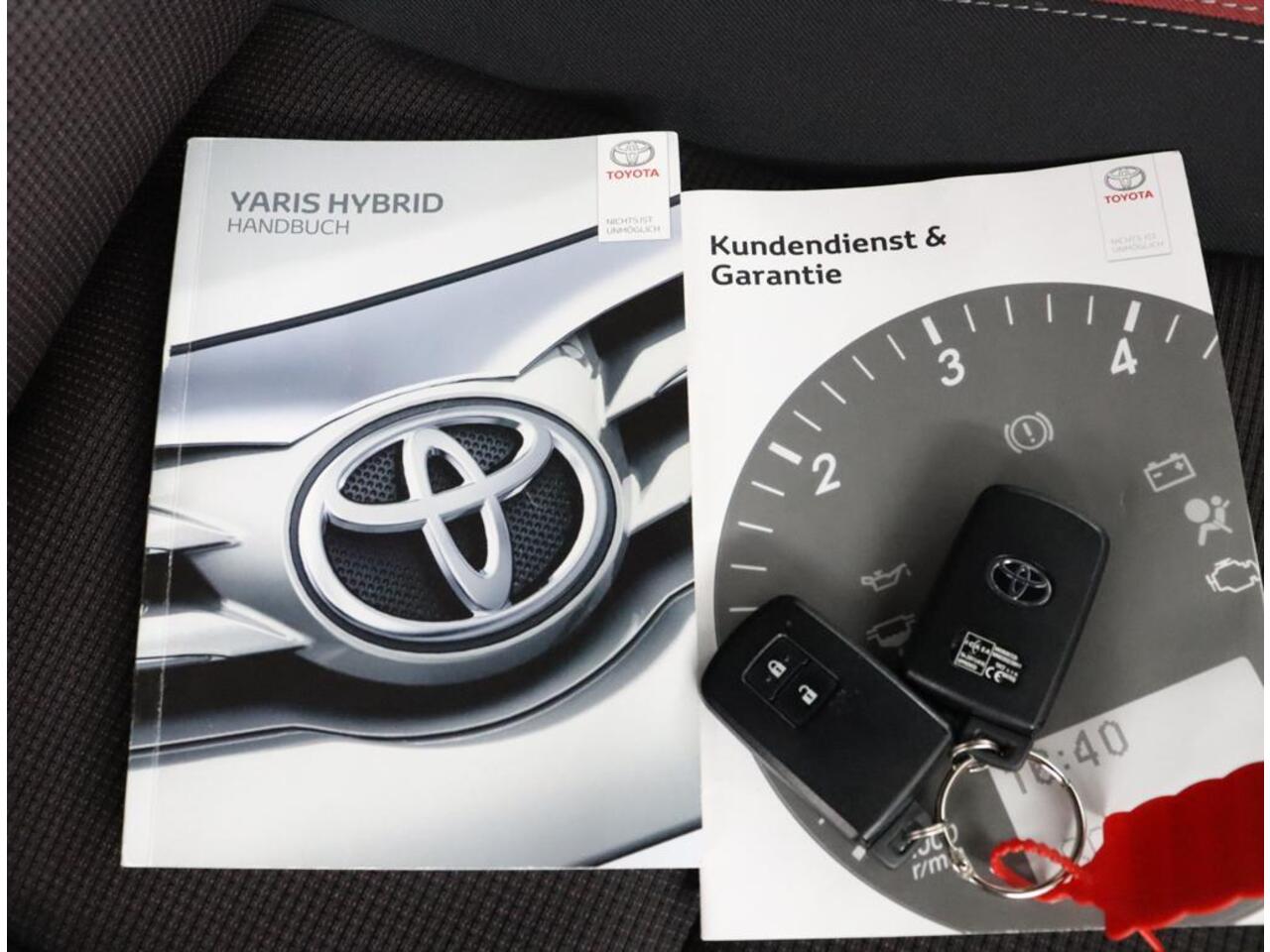 Toyota YARIS 1.5 Hybrid Bi-Tone | Clima | Cruise | Lichtmetalen velgen |