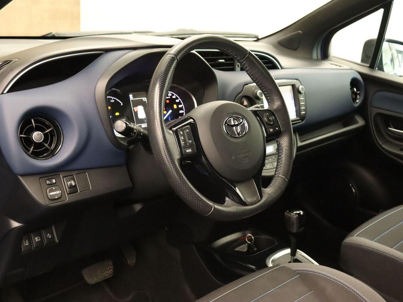 Toyota YARIS 1.5 Hybrid Bi-Tone - ORIGINEEL NEDERLANDSE AUTO - TWO TONE LAK - CAMERA - CLIMATE CONTROL - CRUISE CONTROL