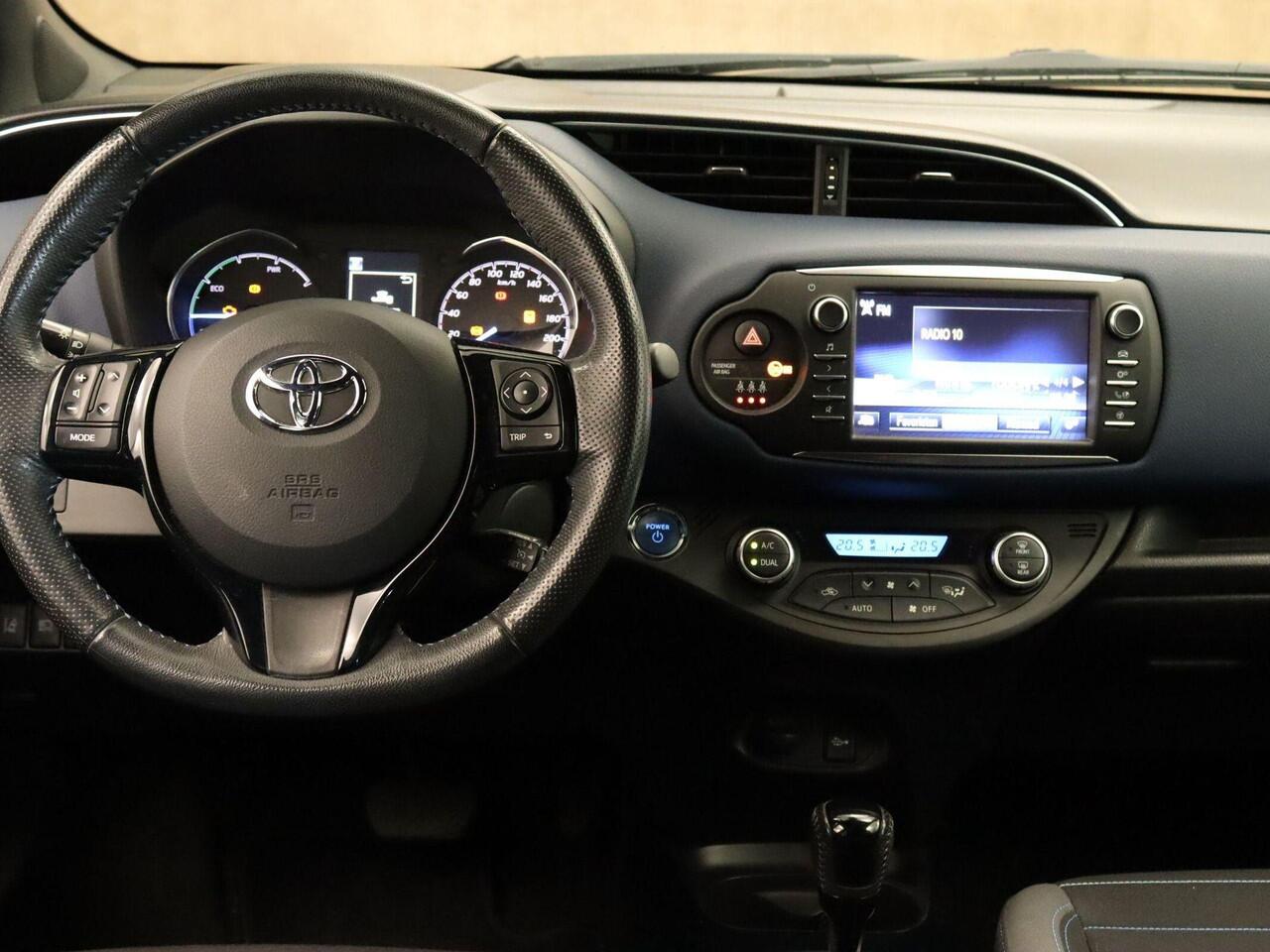 Toyota YARIS 1.5 Hybrid Bi-Tone - ORIGINEEL NEDERLANDSE AUTO - TWO TONE LAK - CAMERA - CLIMATE CONTROL - CRUISE CONTROL