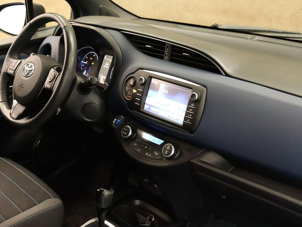 Toyota YARIS 1.5 Hybrid Bi-Tone - ORIGINEEL NEDERLANDSE AUTO - TWO TONE LAK - CAMERA - CLIMATE CONTROL - CRUISE CONTROL