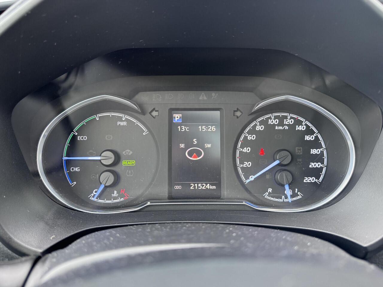 Toyota YARIS 1.5 Hybrid Bi-Tone Plus Parkeersensoren V+A | Achteruitrijcamera | Panoramisch dak | Climate control | Cruise control | 16 inch LM velgen