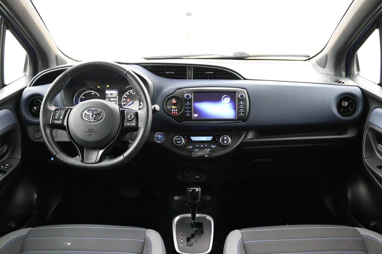 Toyota YARIS 1.5 Hybrid Bi-Tone | Led Verlichting | Achteruitrijcamera | Stoelverwarming | Keyless Start |