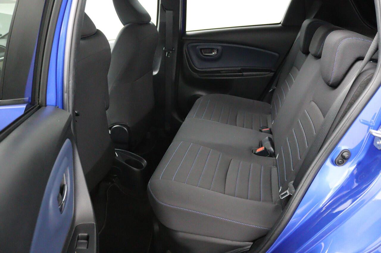 Toyota YARIS 1.5 Hybrid Bi-Tone | Led Verlichting | Achteruitrijcamera | Stoelverwarming | Keyless Start |