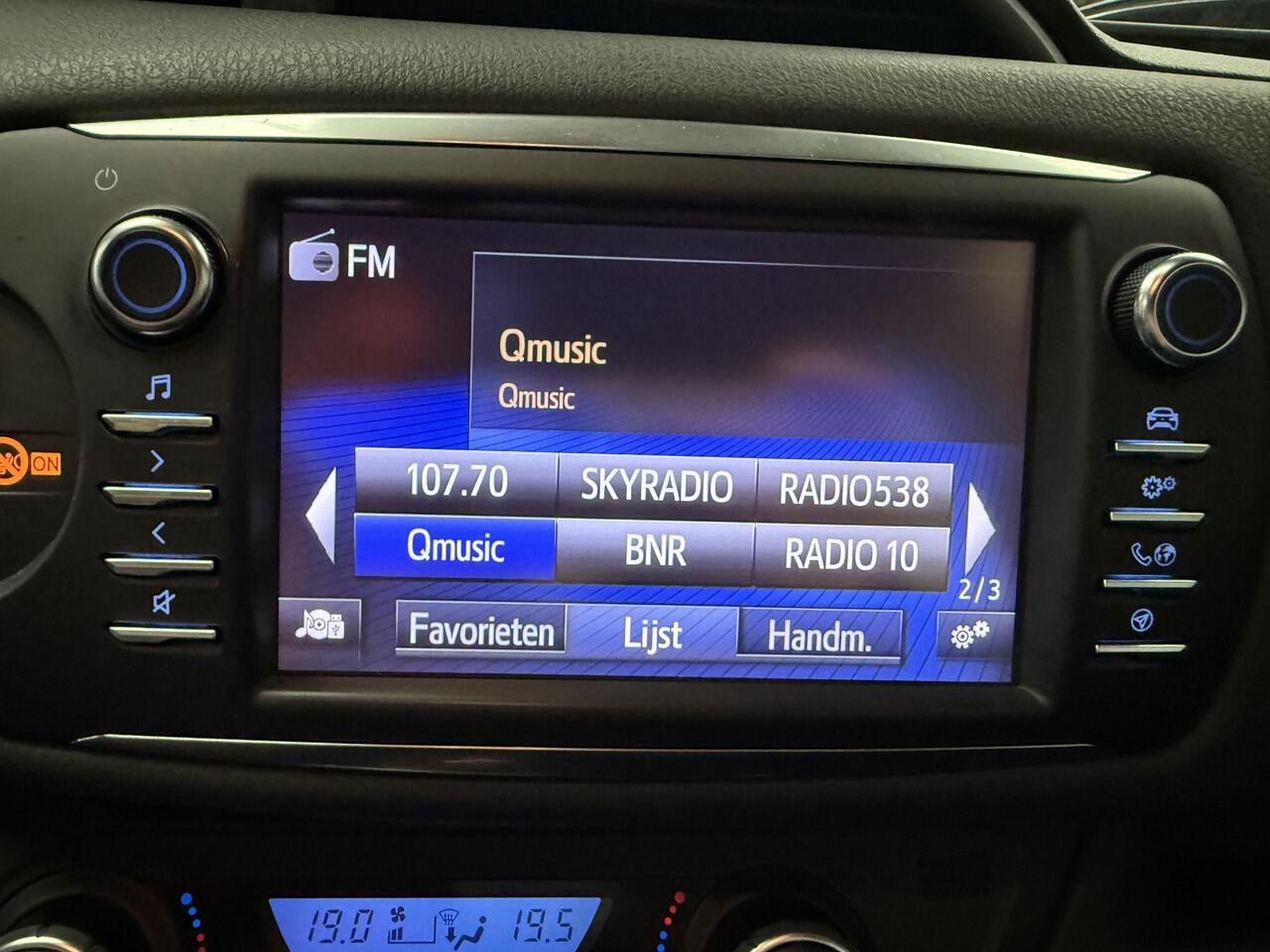 Toyota YARIS 1.5 Hybrid Energy Plus met trekhaak!