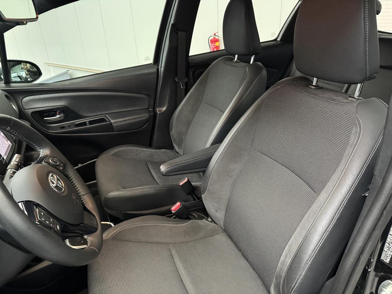 Toyota YARIS 1.5 Hybrid Energy Plus met trekhaak!