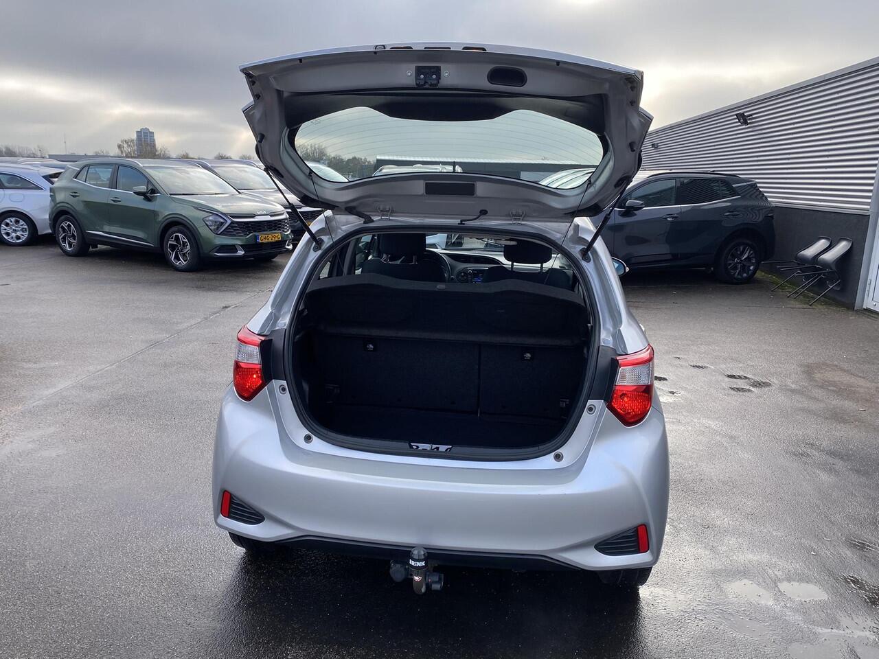 Toyota YARIS 1.5 Hybrid Active Automaat Nieuw geleverd 1e eigenaar, Achteruitrij camera, cruise control, centr. deurvergrendeling, NL-auto, boekjes compleet!