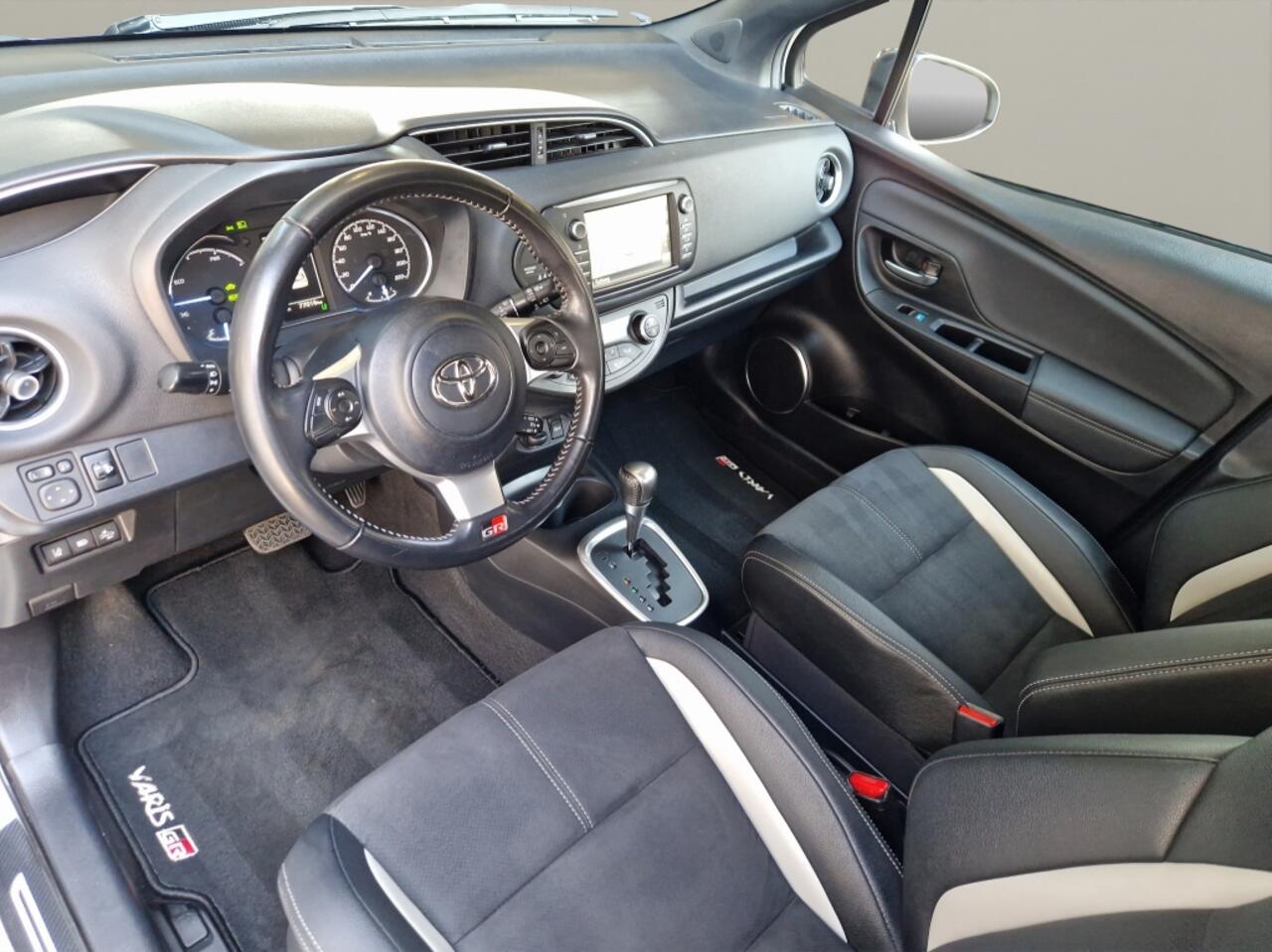 Toyota YARIS 1.5 Hybrid GR-Sport Stoelverwarming - Navi