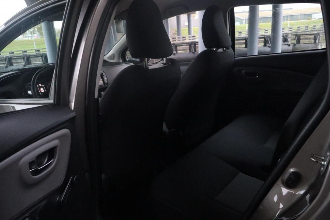 Toyota YARIS 1.5 Hyb. Active | Geen import | Cruise control | Climate control