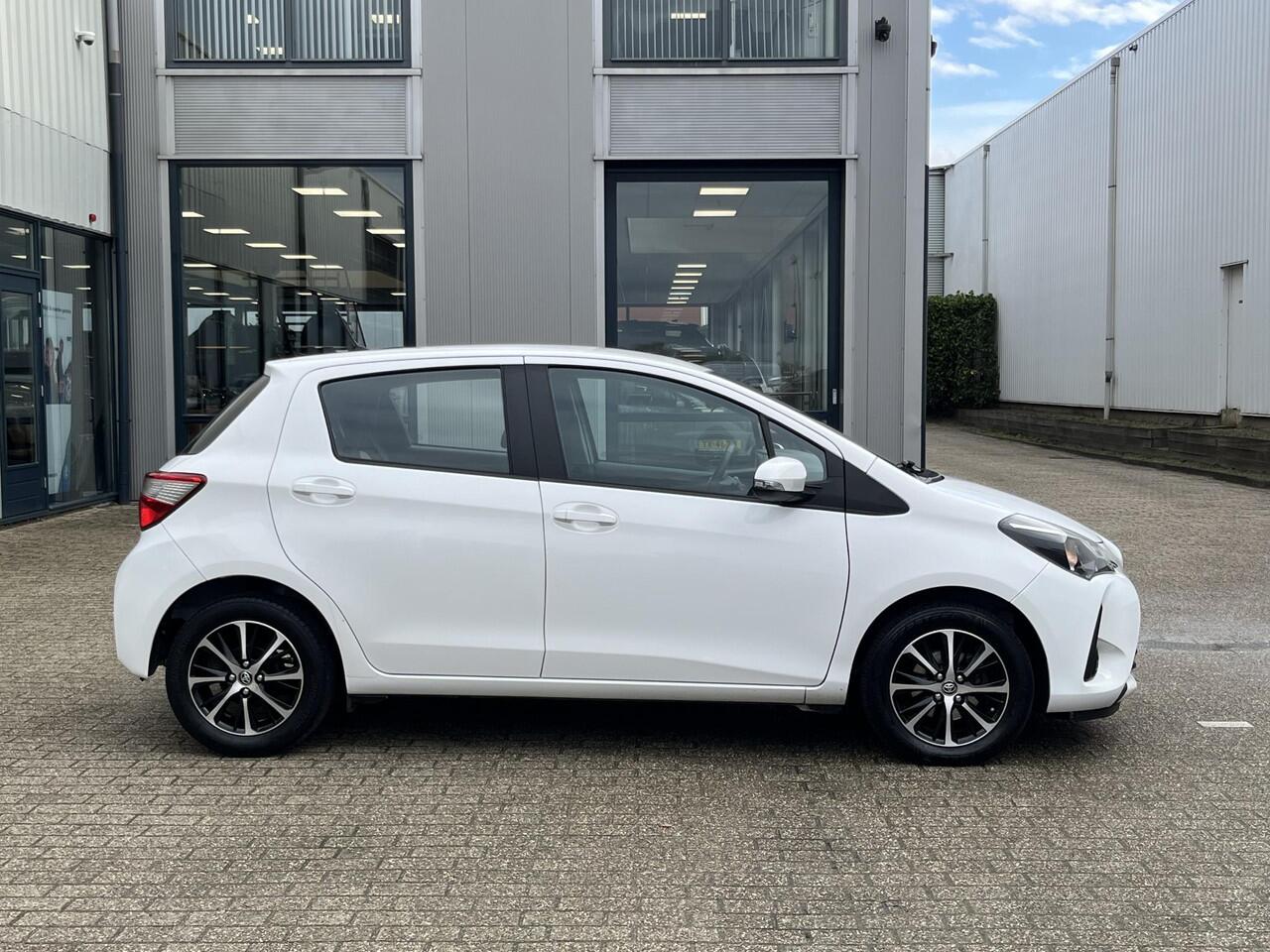 Toyota YARIS 1.0 VVT-i Connect NL Auto/1e Eig./Airco/Camera/15"/Apple CarPlay-Android Auto