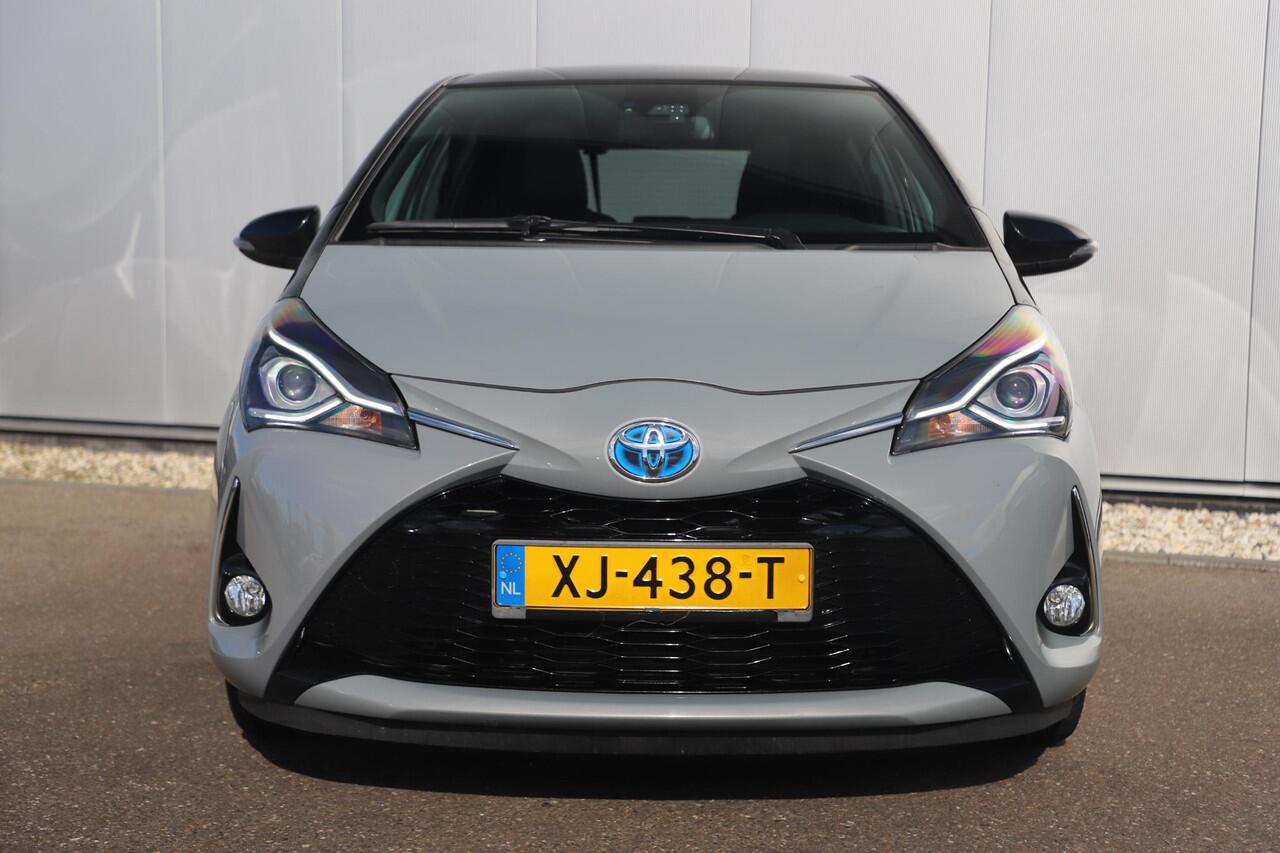 Toyota YARIS 1.5 Hybrid Bi-Tone Plus 101PK Automaat Panoramadak Navigatie Camera Clima Cruise Keyless Entry 16 inch LMV
