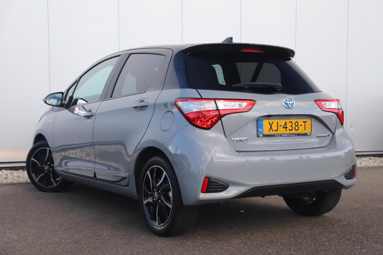 Toyota YARIS 1.5 Hybrid Bi-Tone Plus 101PK Automaat Panoramadak Navigatie Camera Clima Cruise Keyless Entry 16 inch LMV