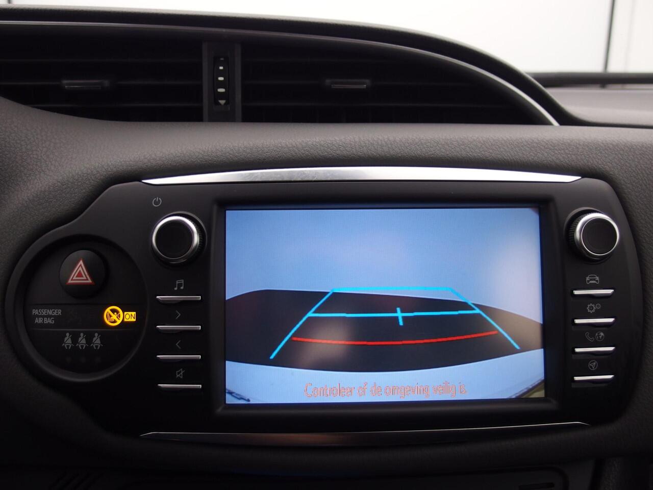 Toyota YARIS 1.5 Hybrid Active HANDGAS / MINDERVALIDE AANPASSING / NAVI / CAMERA / CLIMA / CRUISE / NL-AUTO