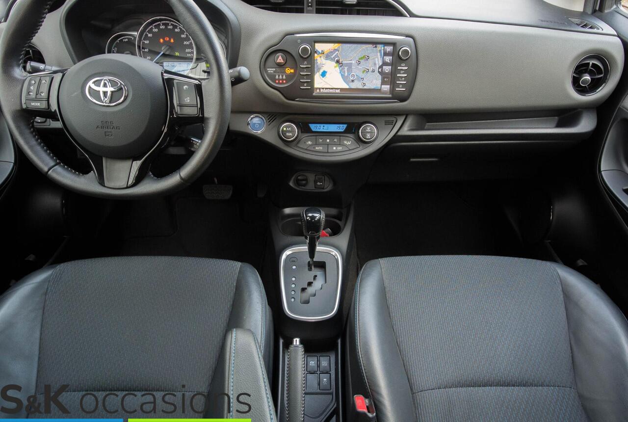 Toyota YARIS 1.5 Hybrid Black edition NAVI PDC Cruise