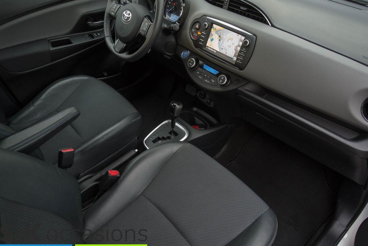 Toyota YARIS 1.5 Hybrid Black edition NAVI PDC Cruise