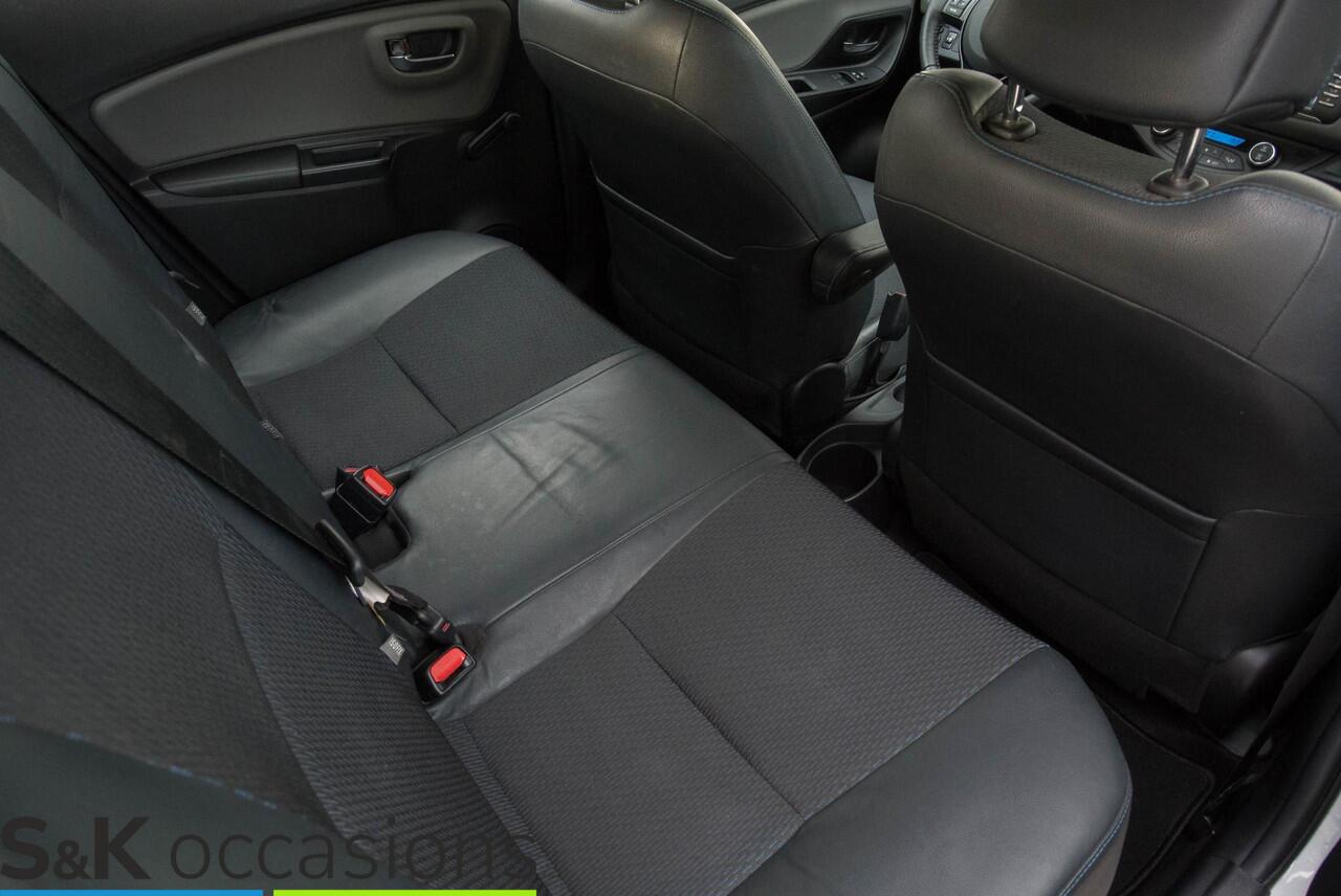 Toyota YARIS 1.5 Hybrid Black edition NAVI PDC Cruise