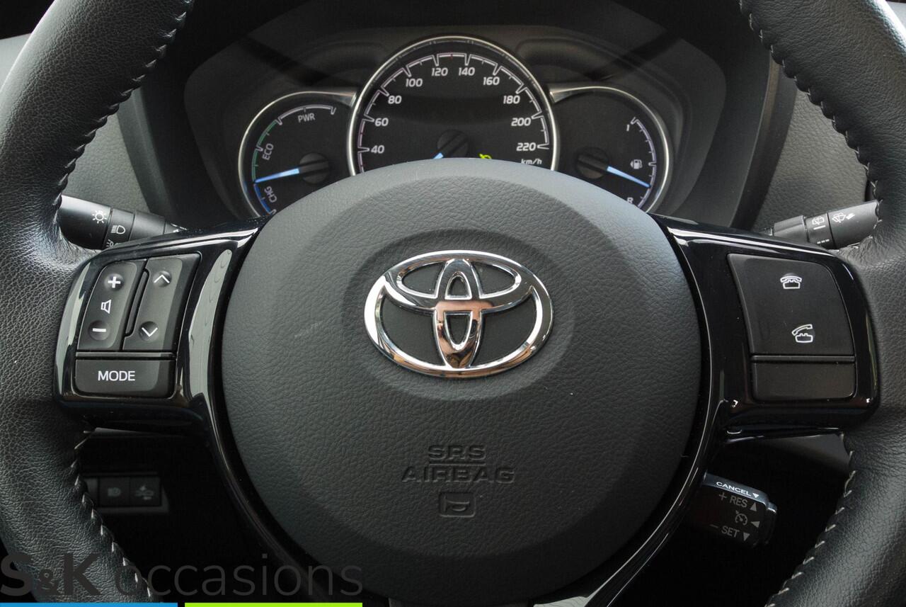 Toyota YARIS 1.5 Hybrid Black edition NAVI PDC Cruise