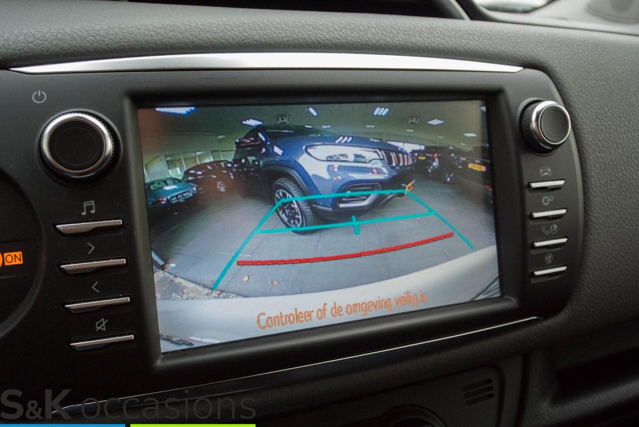 Toyota YARIS 1.5 Hybrid Black edition NAVI PDC Cruise