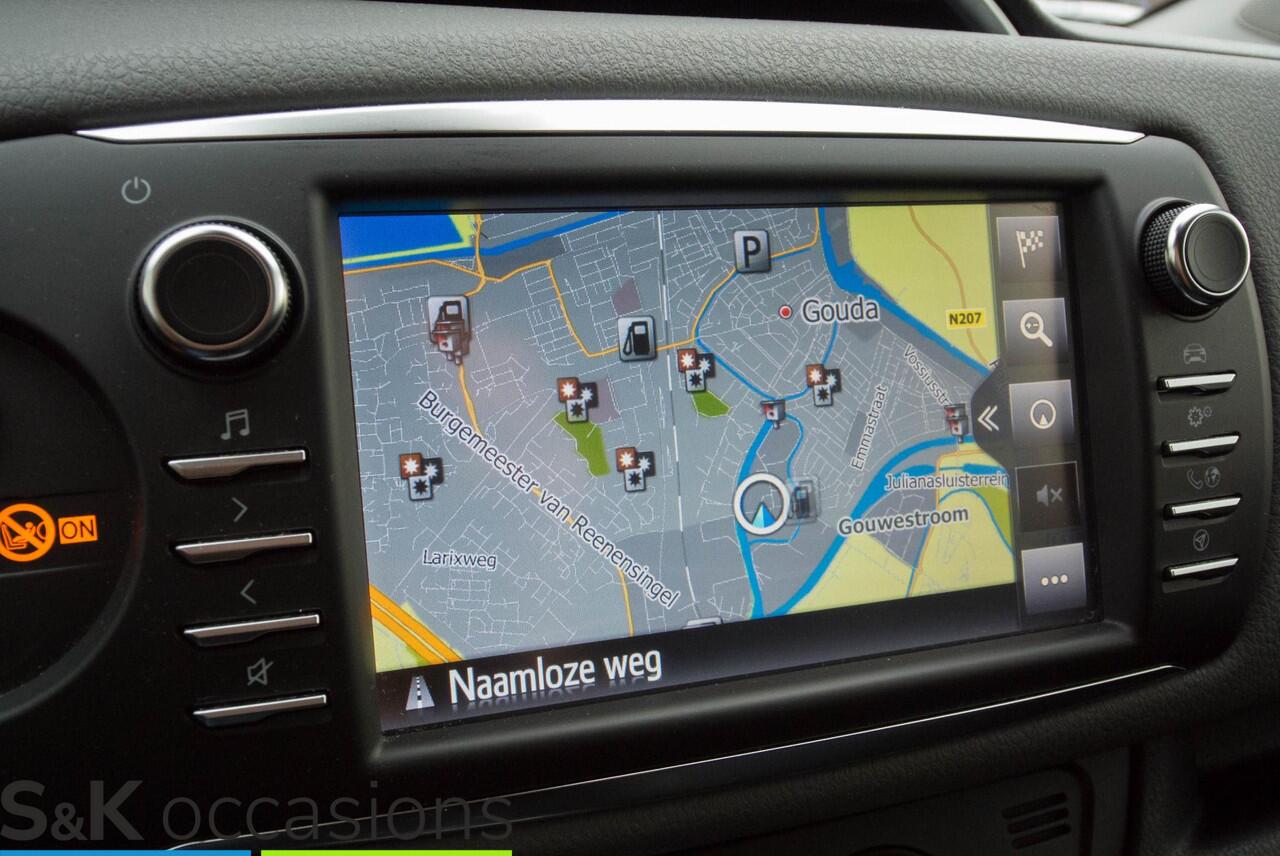 Toyota YARIS 1.5 Hybrid Black edition NAVI PDC Cruise