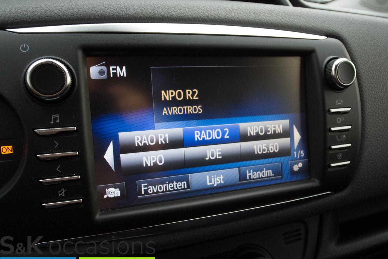 Toyota YARIS 1.5 Hybrid Black edition NAVI PDC Cruise