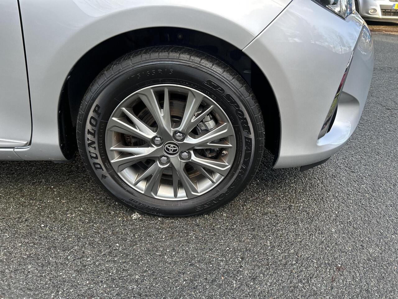 Toyota YARIS 1.5 Hybrid Dynamic | 06-10141018 Voor meer informatie