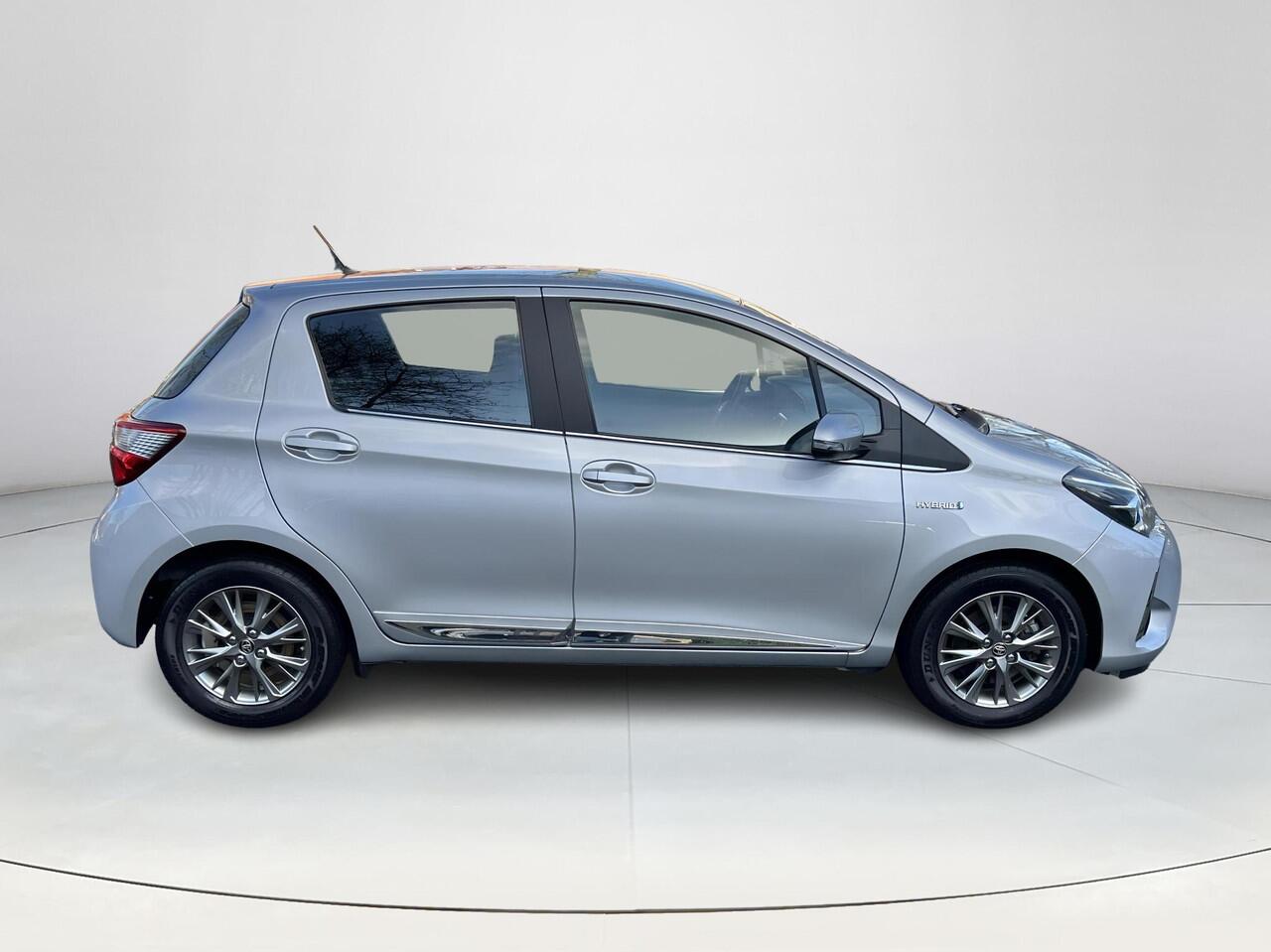 Toyota YARIS 1.5 Hybrid Dynamic | 06-10141018 Voor meer informatie