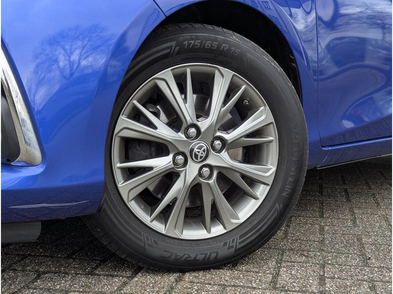 Toyota YARIS 1.5 VVT-i Dynamic | Automaat | Cruise control | Climate control | Camera | Navi | Keyless