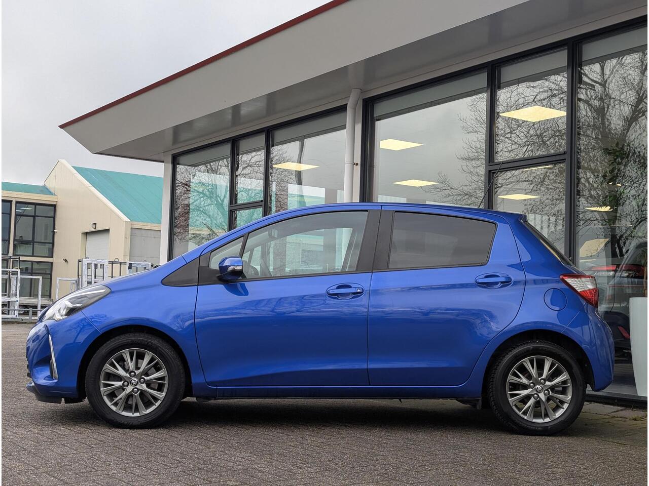 Toyota YARIS 1.5 VVT-i Dynamic | Automaat | Cruise control | Climate control | Camera | Navi | Keyless