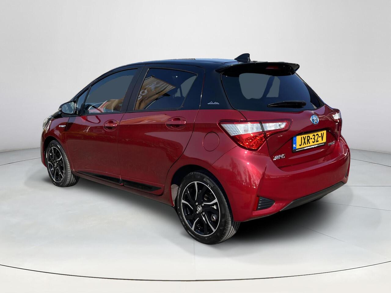 Toyota YARIS 1.5 Hybrid Bi-Tone | Stoelverwarming | Keyless Entry | Licht metalen velgen | Climate control |