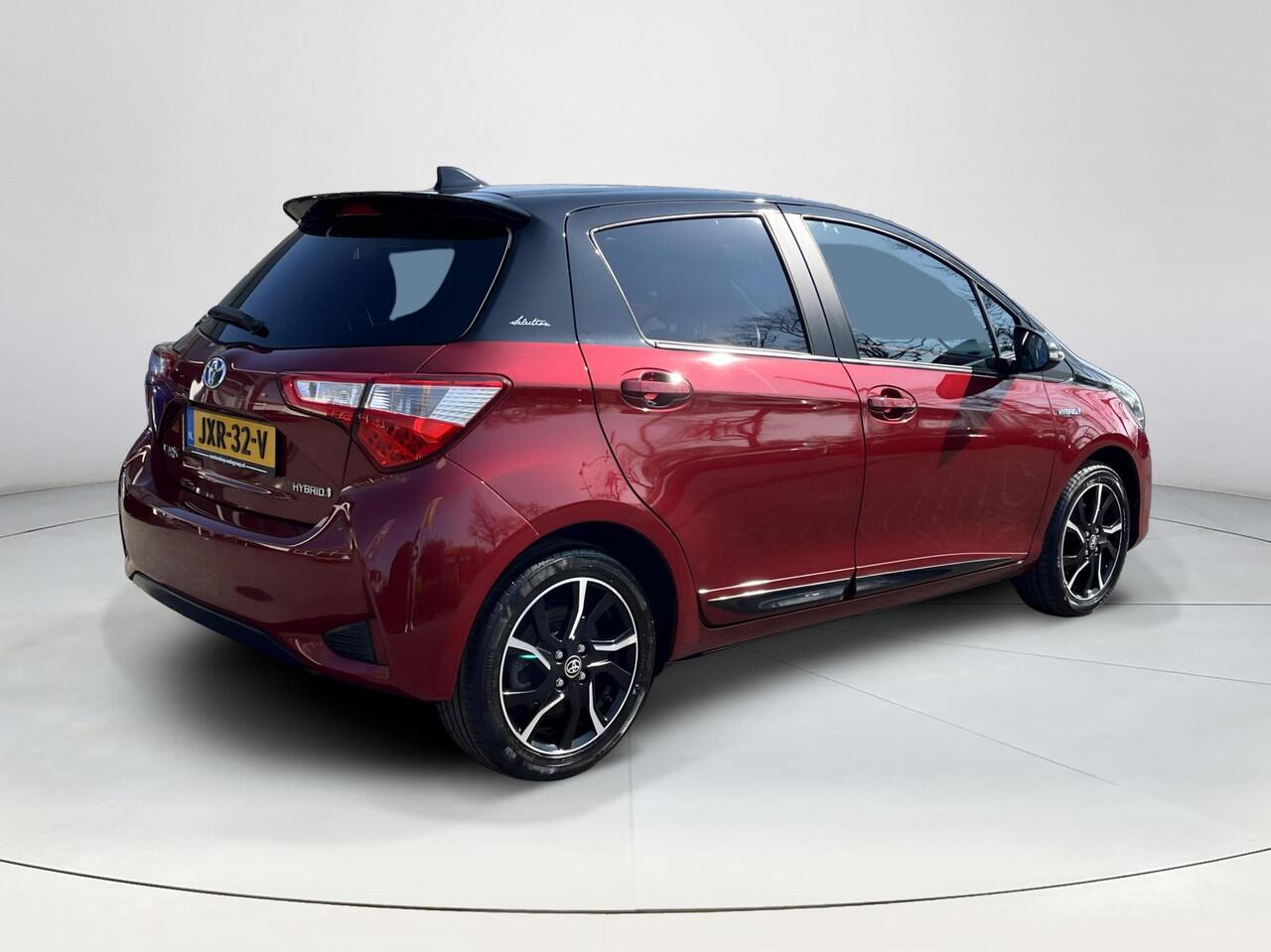 Toyota YARIS 1.5 Hybrid Bi-Tone | Stoelverwarming | Keyless Entry | Licht metalen velgen | Climate control |