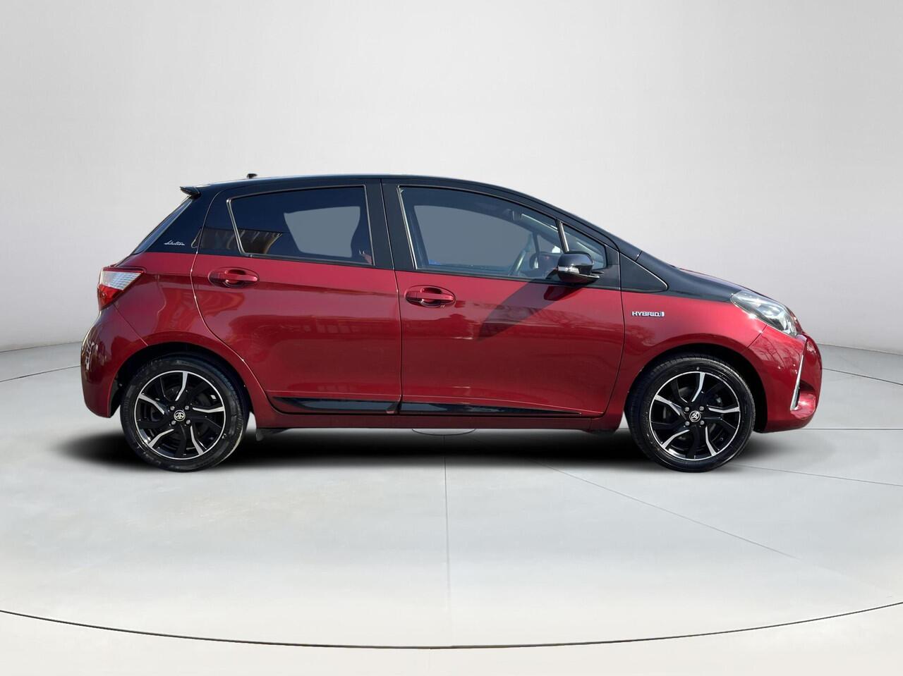 Toyota YARIS 1.5 Hybrid Bi-Tone | Stoelverwarming | Keyless Entry | Licht metalen velgen | Climate control |