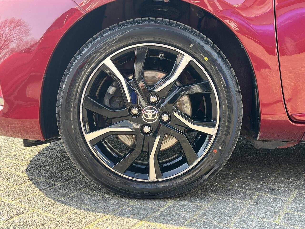 Toyota YARIS 1.5 Hybrid Bi-Tone | Stoelverwarming | Keyless Entry | Licht metalen velgen | Climate control |