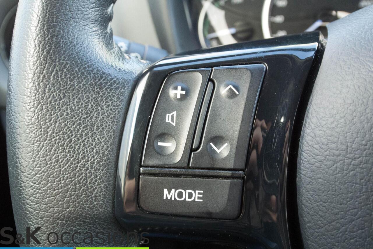 Toyota YARIS 1.5 Hybrid Navi PDC