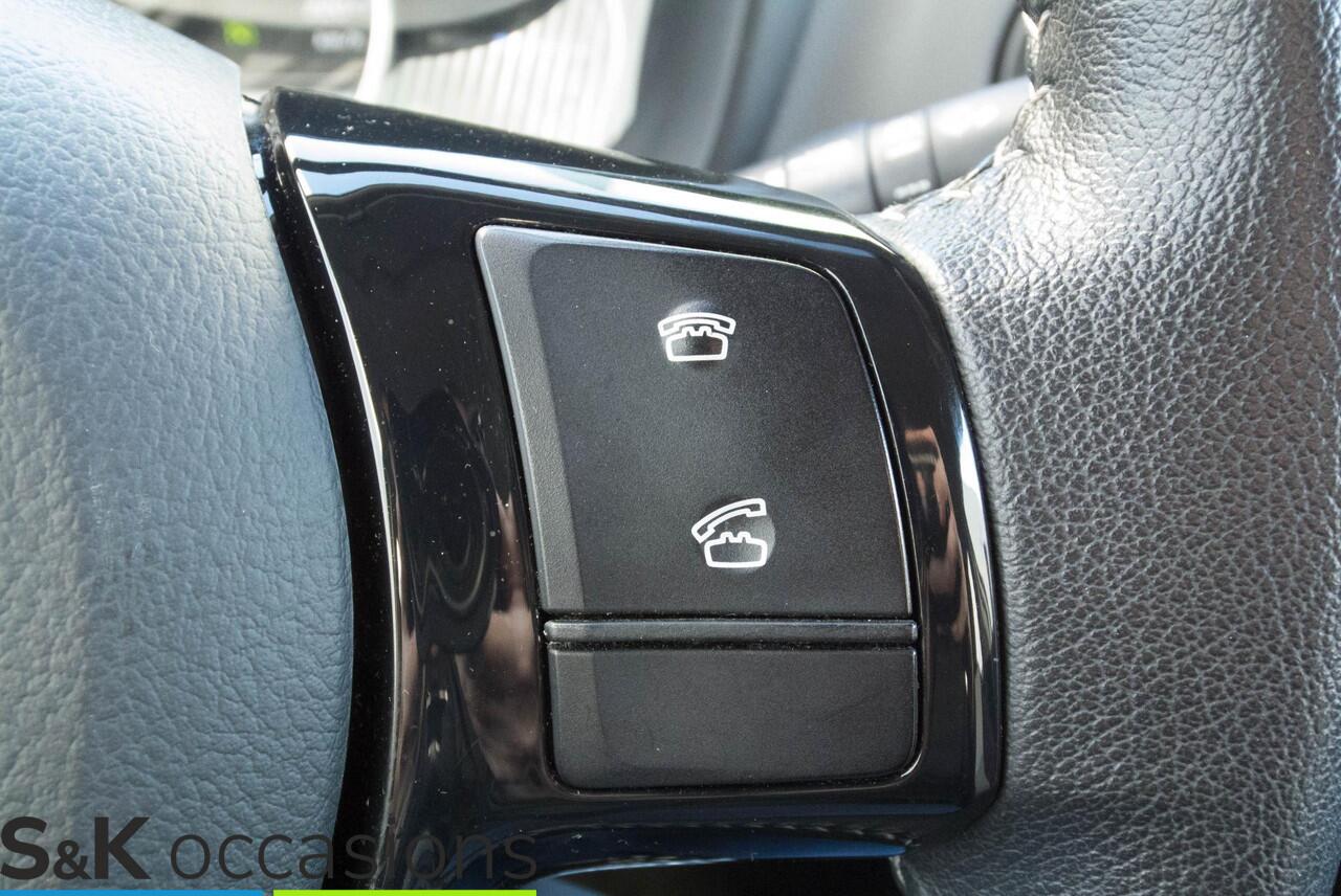 Toyota YARIS 1.5 Hybrid Navi PDC