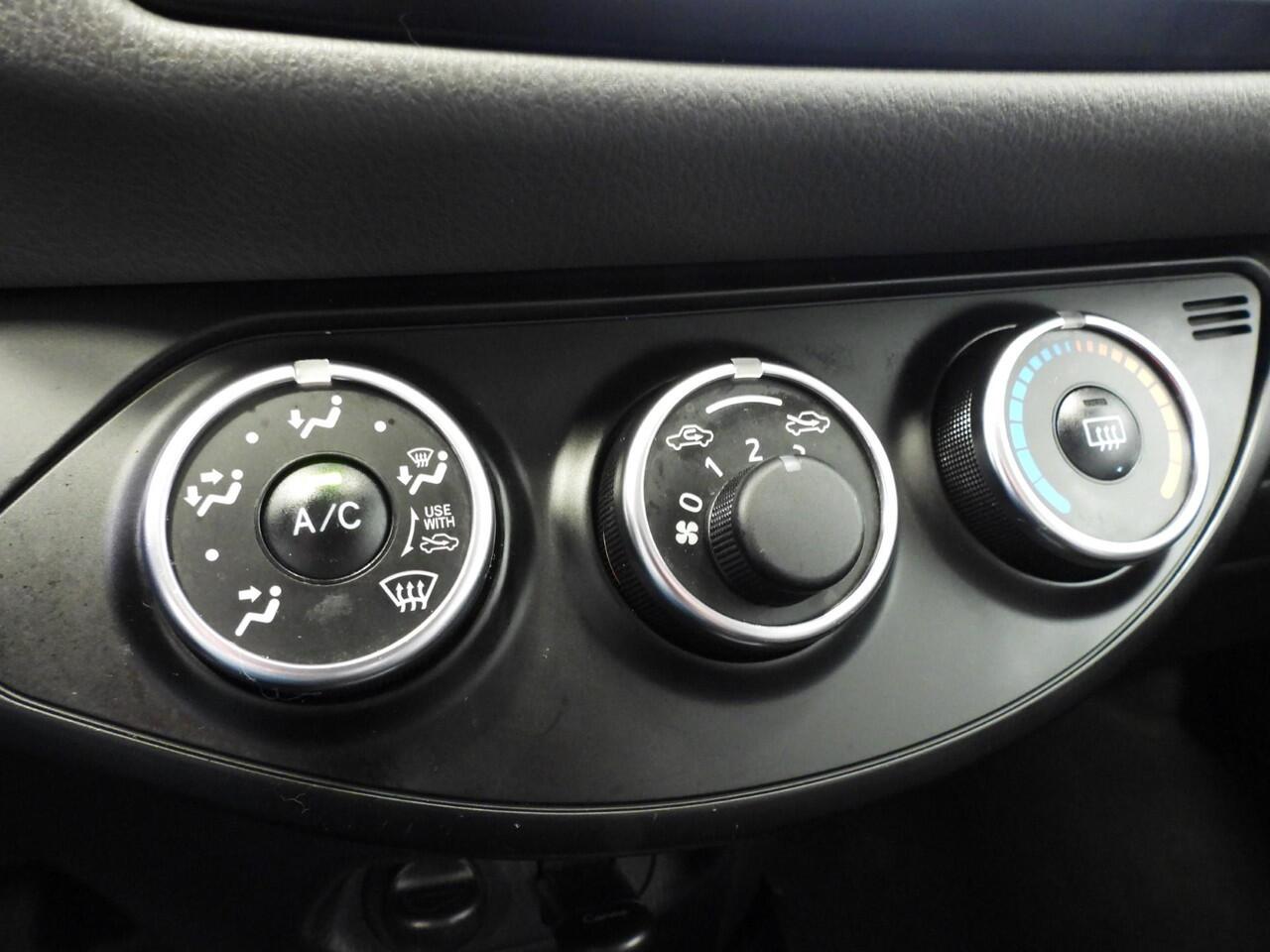 Toyota YARIS 1.0 VVT-i Connect NAVI-APP/CAMERA/AIRCO/15"LMV!