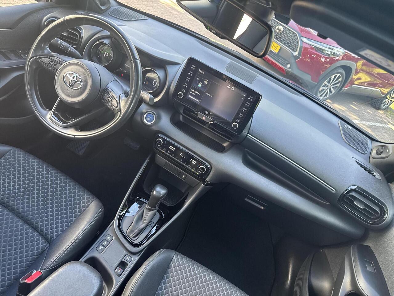 Toyota YARIS 1.5 Hybrid Style panoramadak | 06-10141018 Voor meer informatie