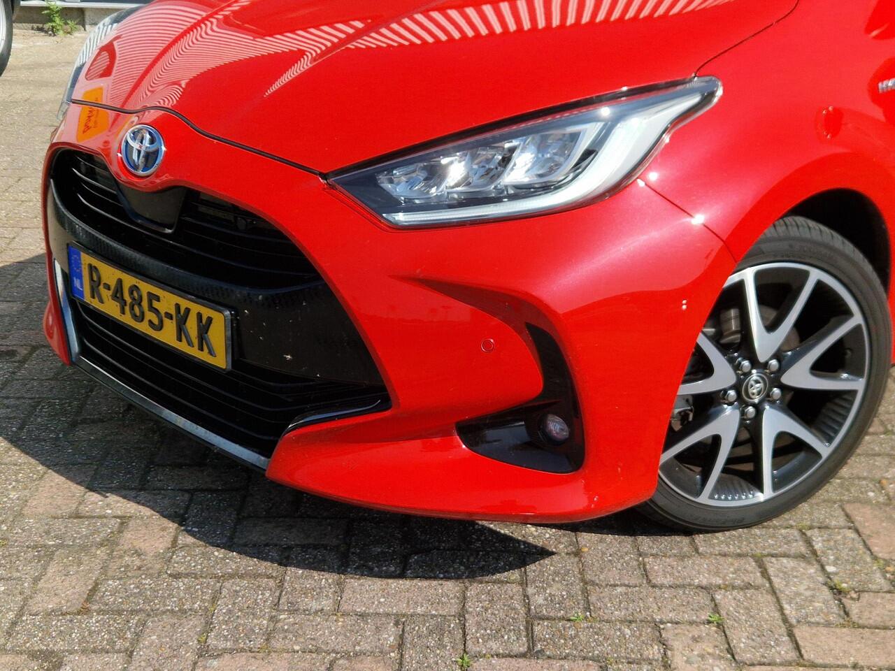 Toyota YARIS 1.5 Hybrid Launch Edition Trekhaak navigatie camera cruise