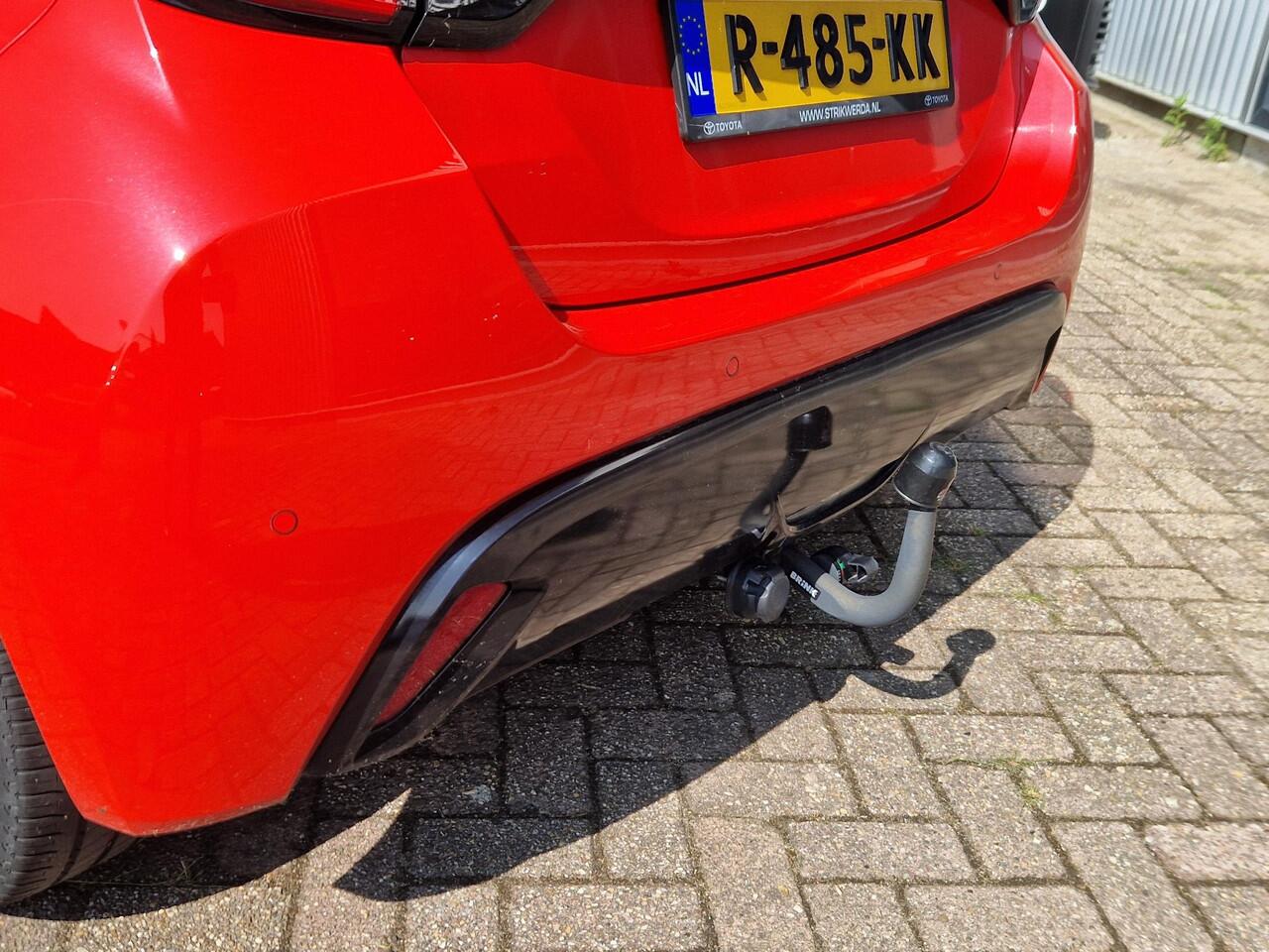 Toyota YARIS 1.5 Hybrid Launch Edition Trekhaak navigatie camera cruise