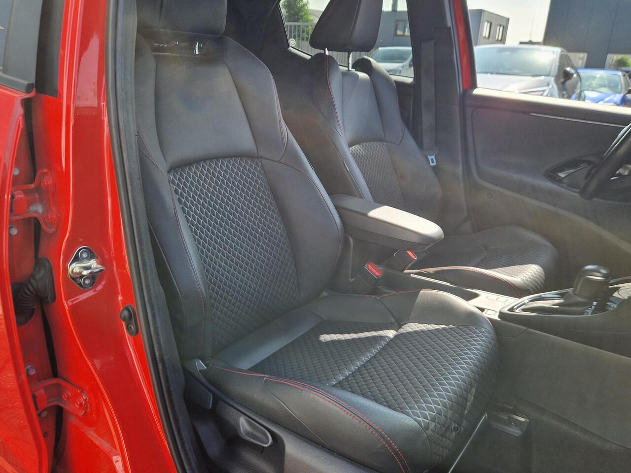 Toyota YARIS 1.5 Hybrid Launch Edition Trekhaak navigatie camera cruise