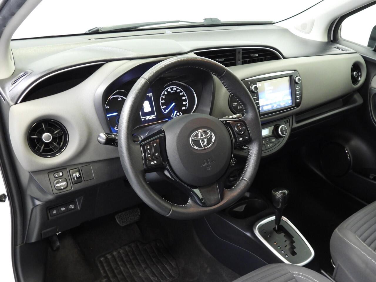 Toyota YARIS 1.5 Hybrid Active CLIMA/CAMERA/CRUISE/PDC!