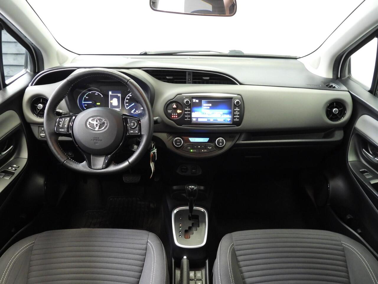 Toyota YARIS 1.5 Hybrid Active CLIMA/CAMERA/CRUISE/PDC!